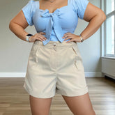 Short de tiro alto con pinzas caqui