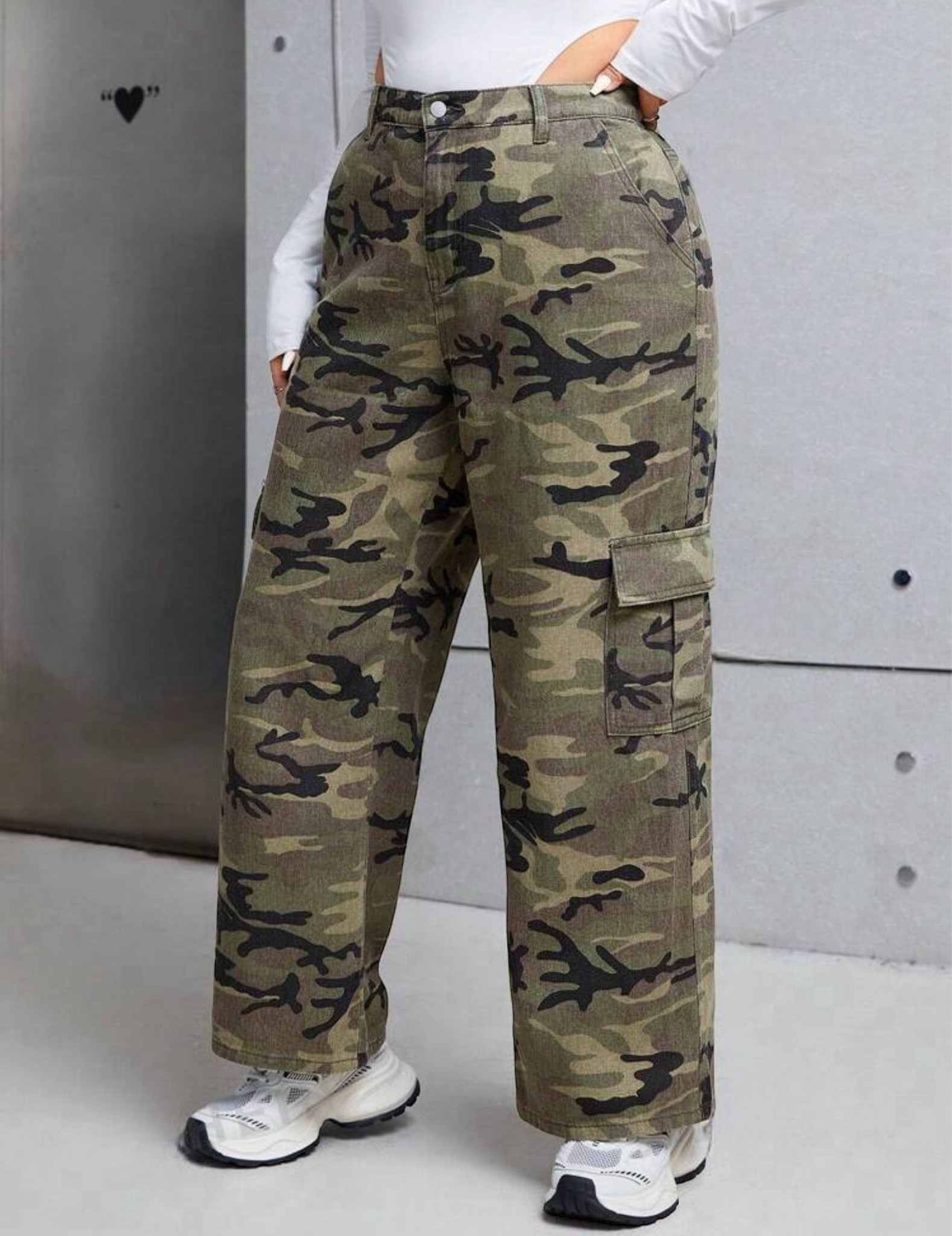 Jean tipo cargo camuflado