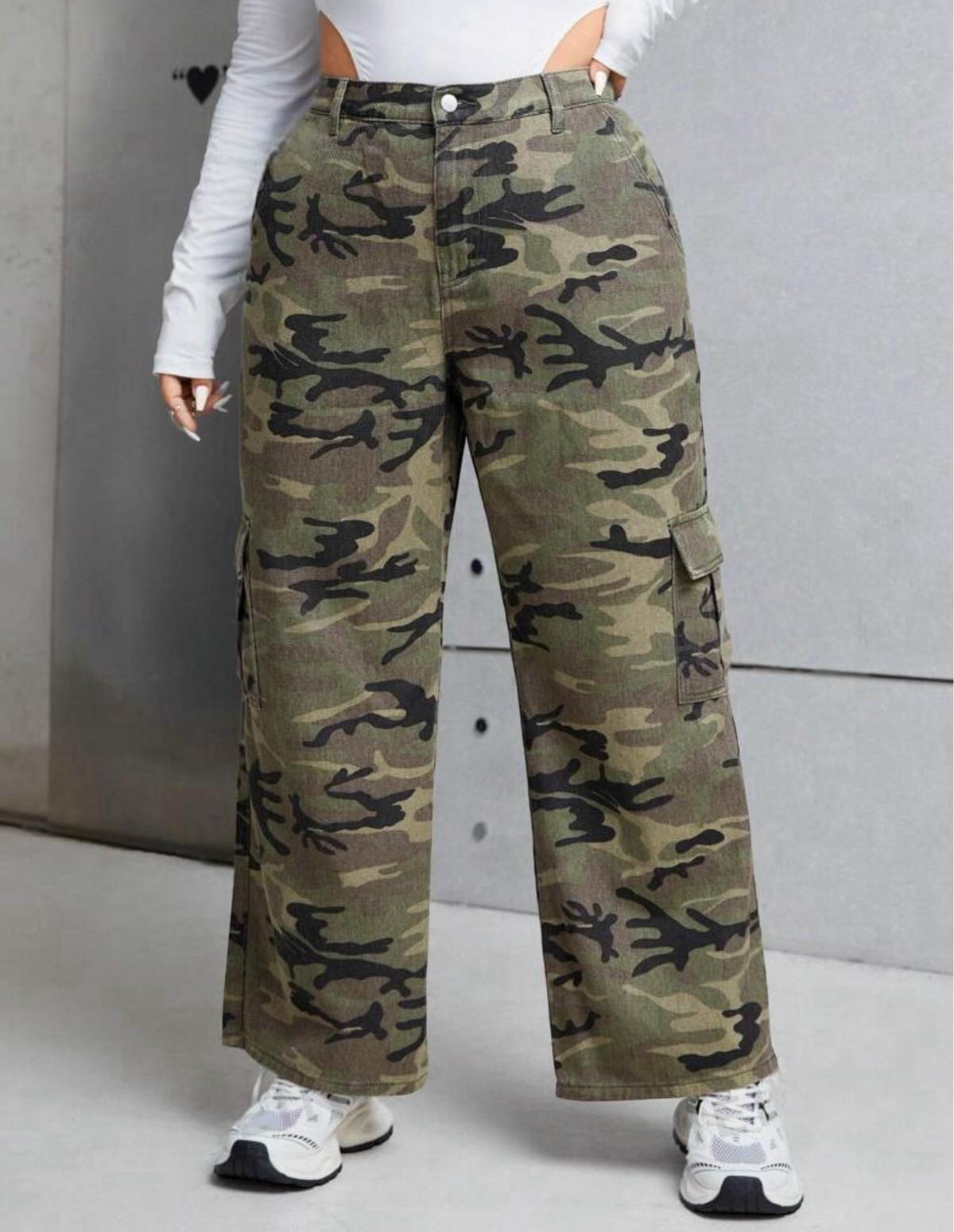 Jean tipo cargo camuflado