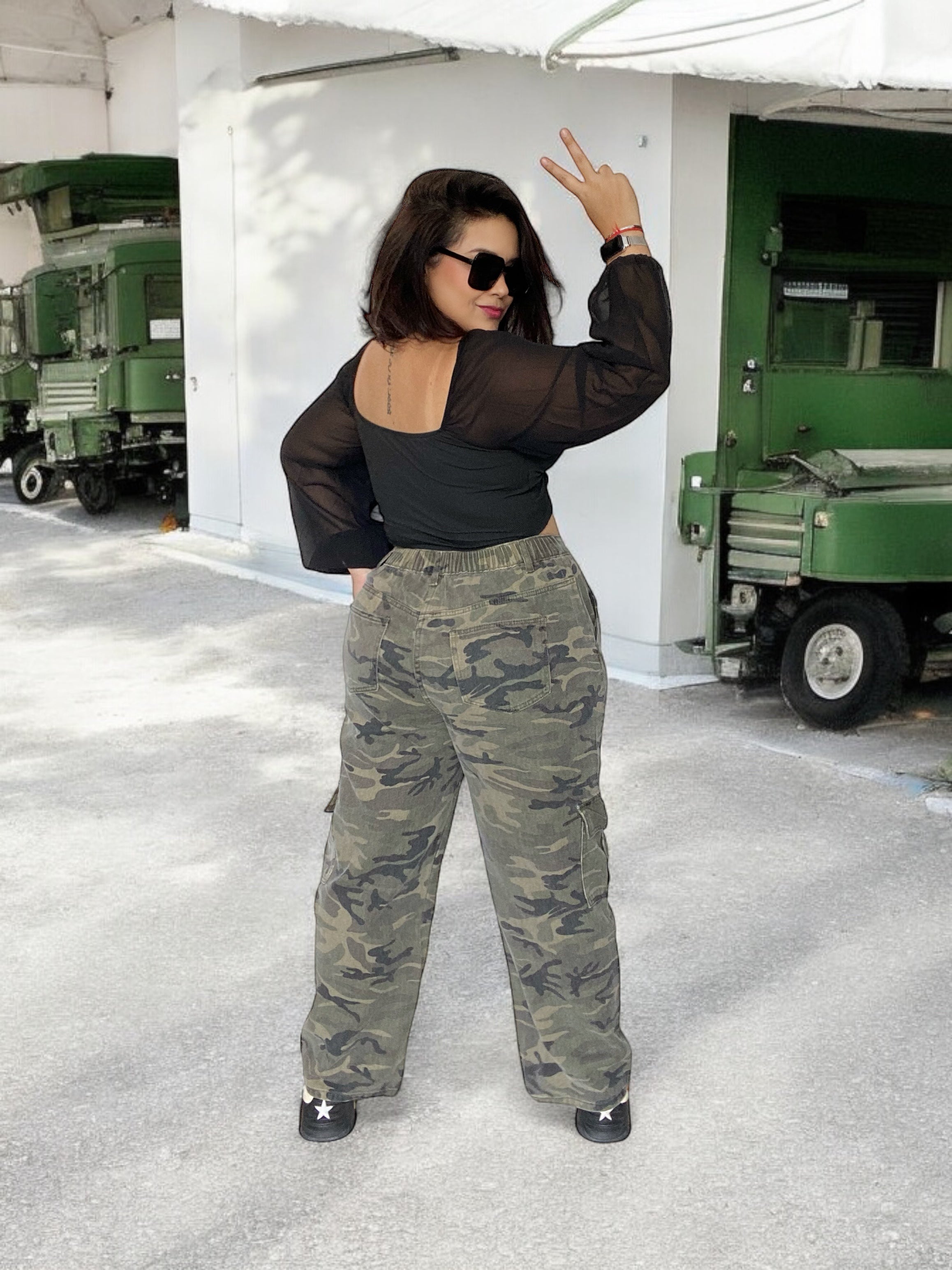 Jean tipo cargo camuflado