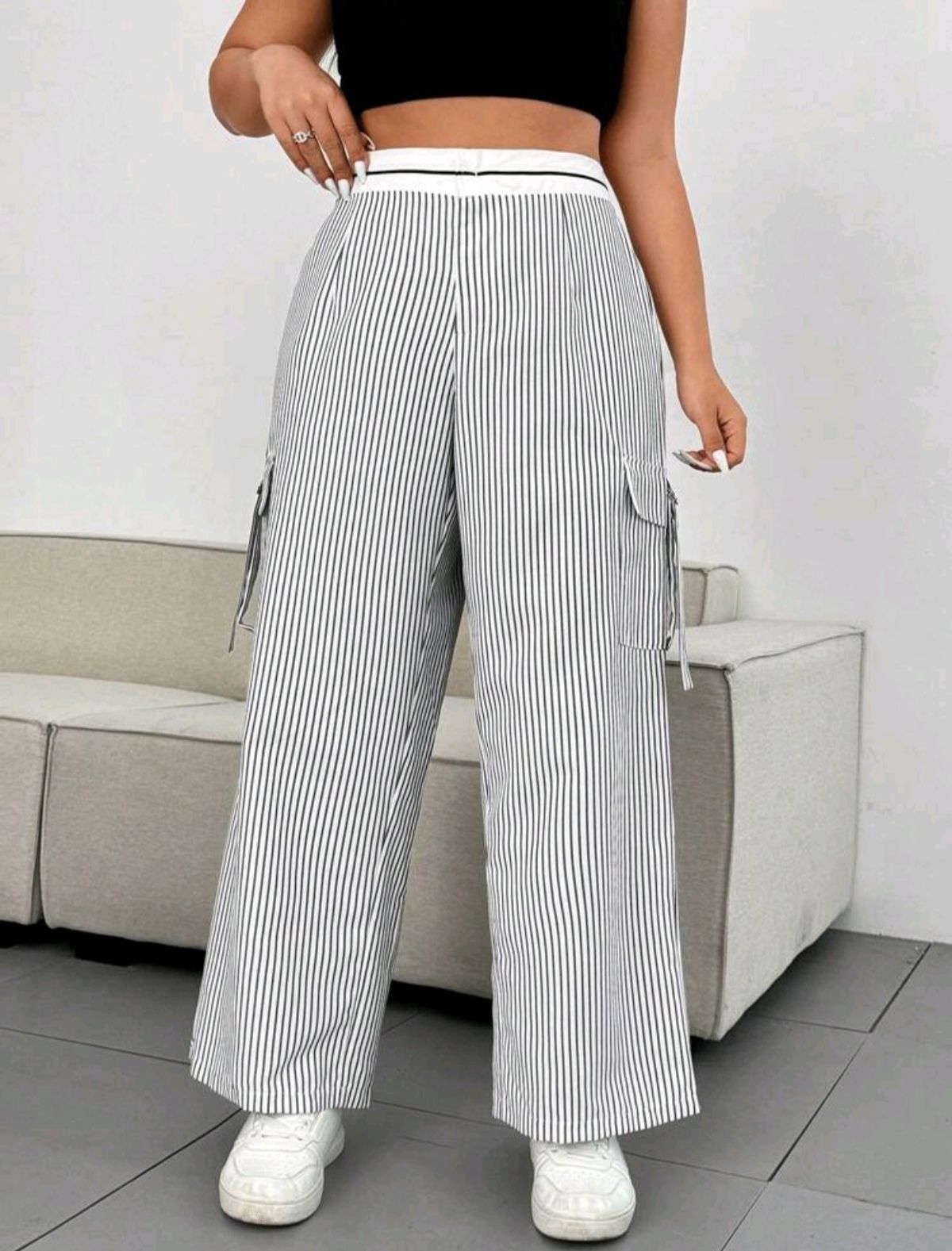 Pantalón de rayas con bolsillos laterales