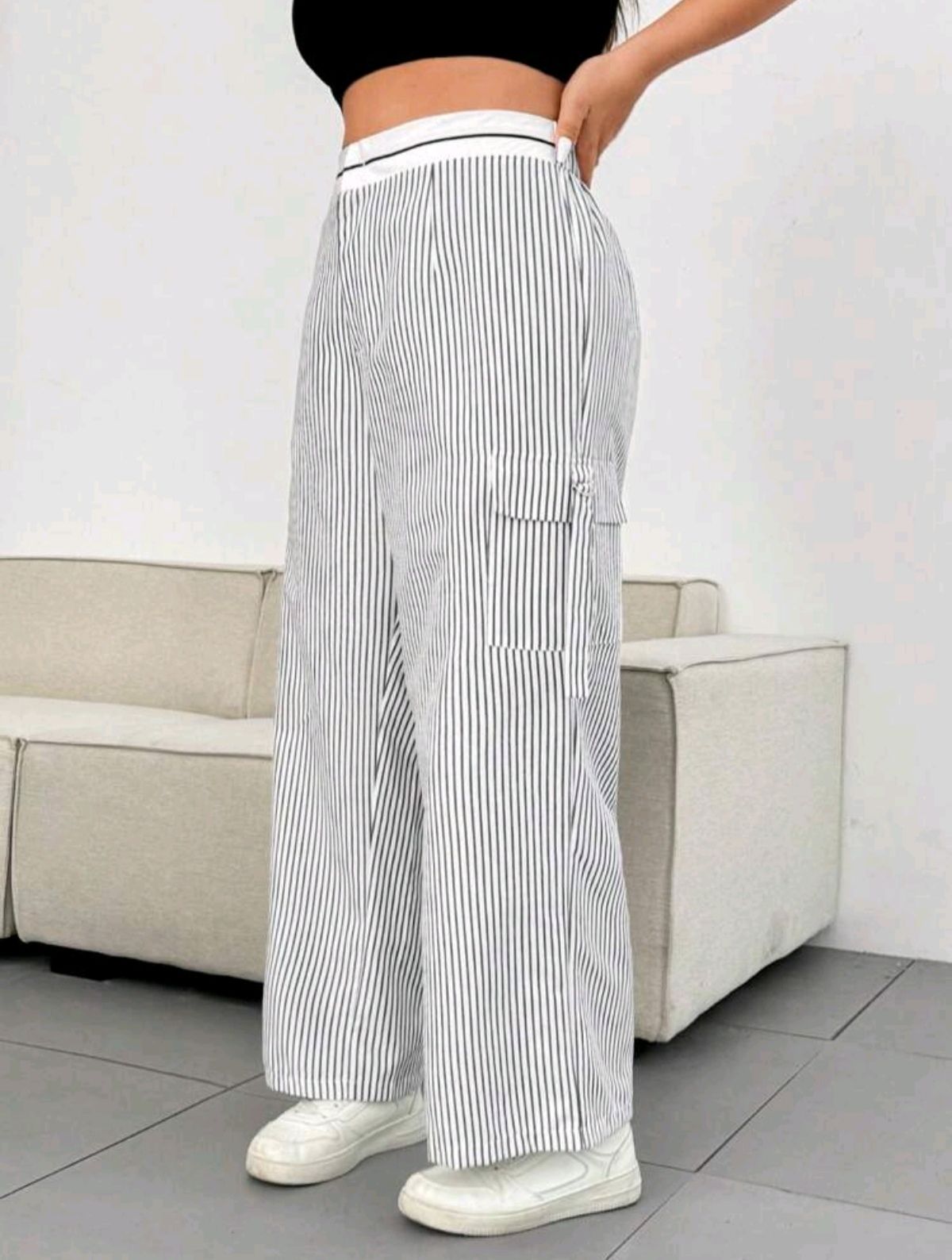 Pantalón de rayas con bolsillos laterales
