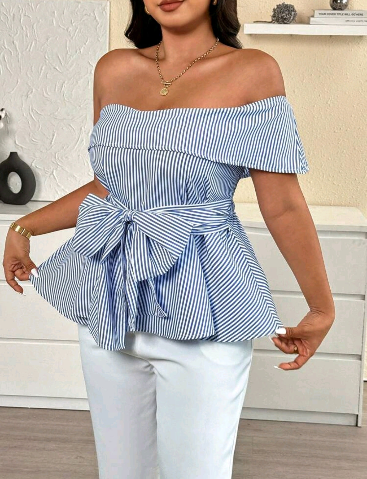 Blusa de rayas y medio hombro