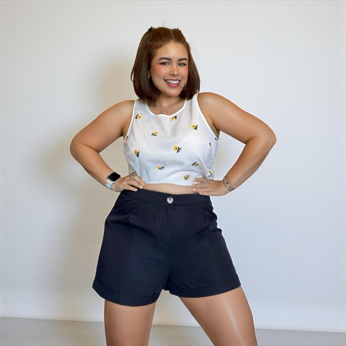 Short de tiro alto con pinzas negro