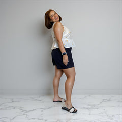 Short de tiro alto con pinzas negro