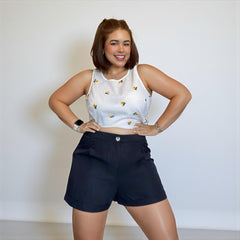 Short de tiro alto con pinzas negro